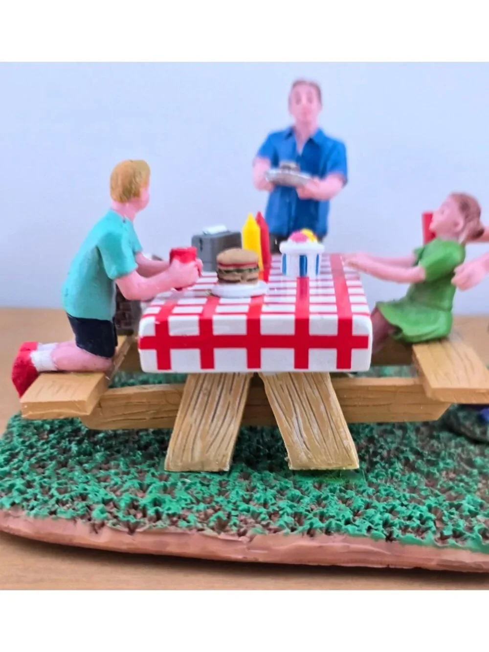 2018 Lemax Family Picnic Table Figurine Scene With Dog & Accessories Vintage